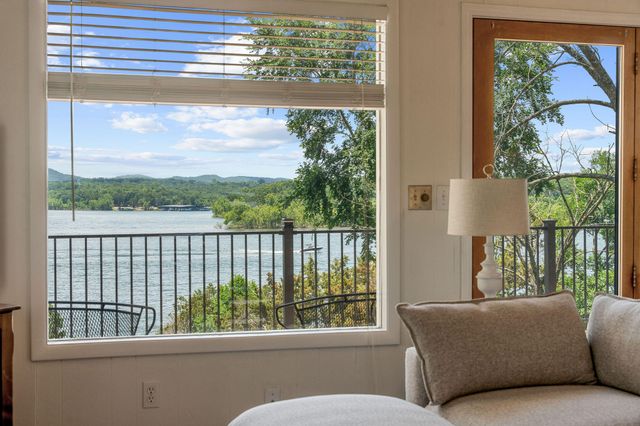 40 Bluff Lane, Shell Knob, MO 65747