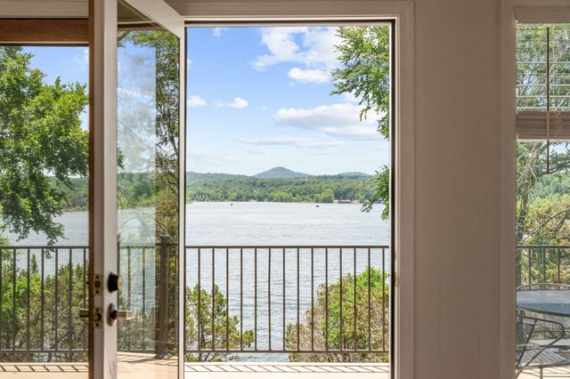 40 Bluff Lane, Shell Knob, MO 65747