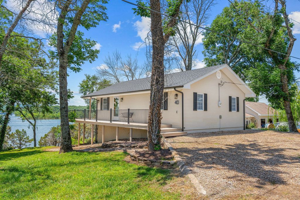 40 Bluff Lane, Shell Knob, MO 65747