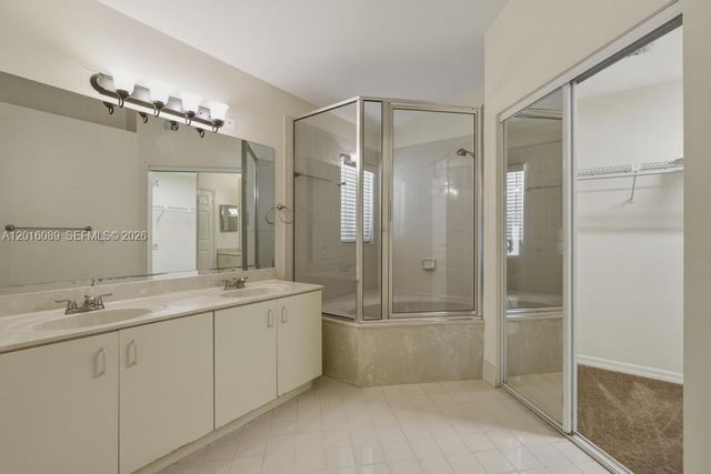 12511 NW 10th St, Sunrise, FL 33323