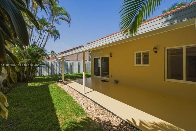 12511 NW 10th St, Sunrise, FL 33323