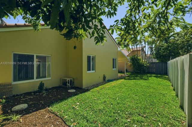 12511 NW 10th St, Sunrise, FL 33323