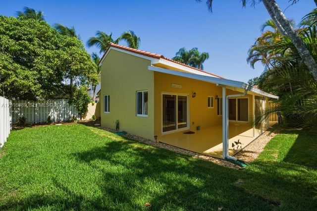 12511 NW 10th St, Sunrise, FL 33323