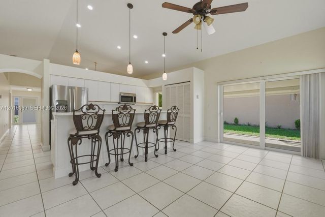 12511 NW 10th St, Sunrise, FL 33323
