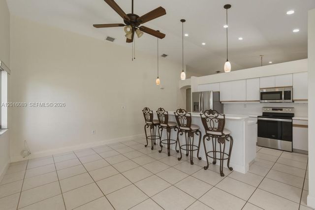 12511 NW 10th St, Sunrise, FL 33323