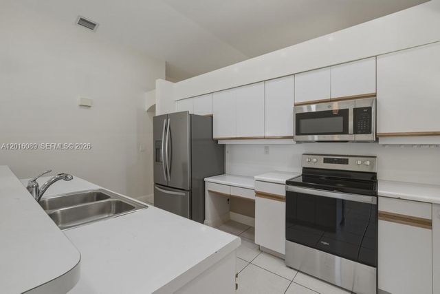 12511 NW 10th St, Sunrise, FL 33323