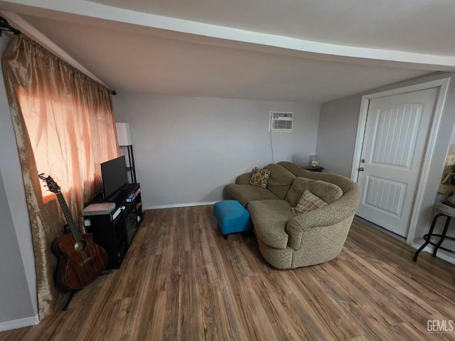 6201 Wible Road 25, Bakersfield, CA 93313