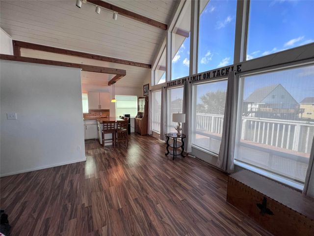 7 Flounder Circle, Freeport, TX 77541