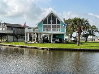 7 Flounder Circle, Freeport, TX 77541