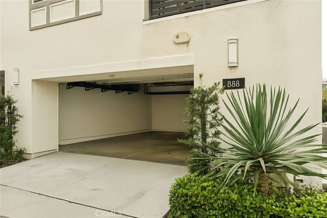 888 Poppy Ct, Montebello, CA 90640