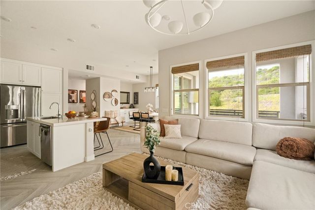 888 Poppy Ct, Montebello, CA 90640