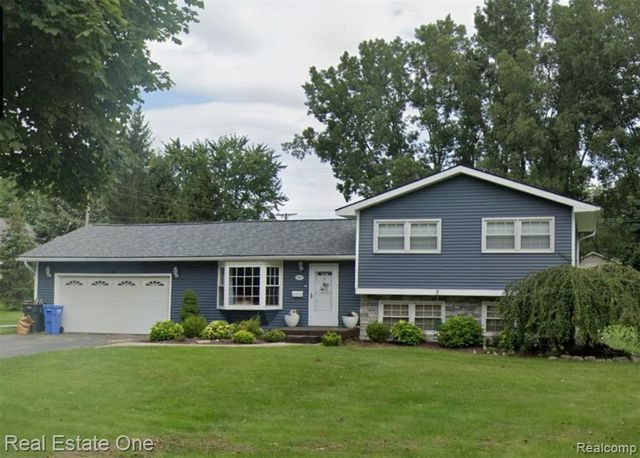 444 Riddle Street, Howell, MI 48843