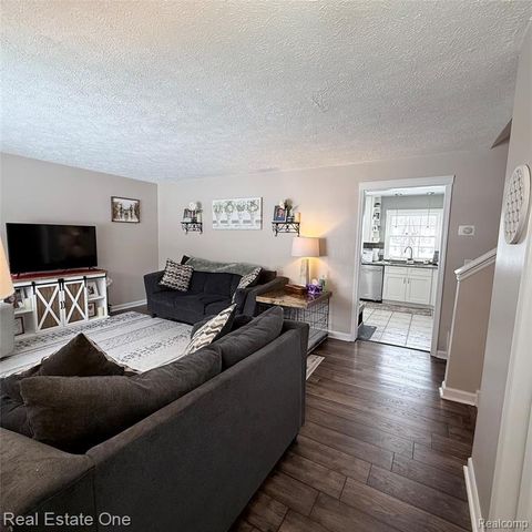 444 Riddle Street, Howell, MI 48843