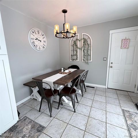 444 Riddle Street, Howell, MI 48843