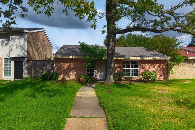 4803 Pebble Brook Street, Baytown, TX 77521