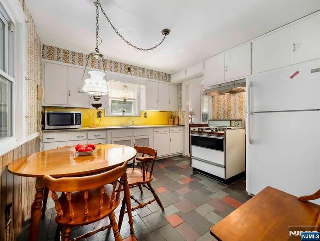 544 Abbott Avenue, Ridgefield, NJ 07657