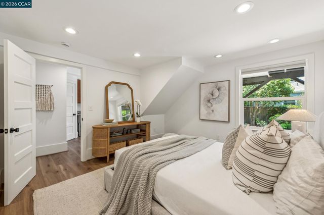 1917 Tiffin Rd, Oakland, CA 94602