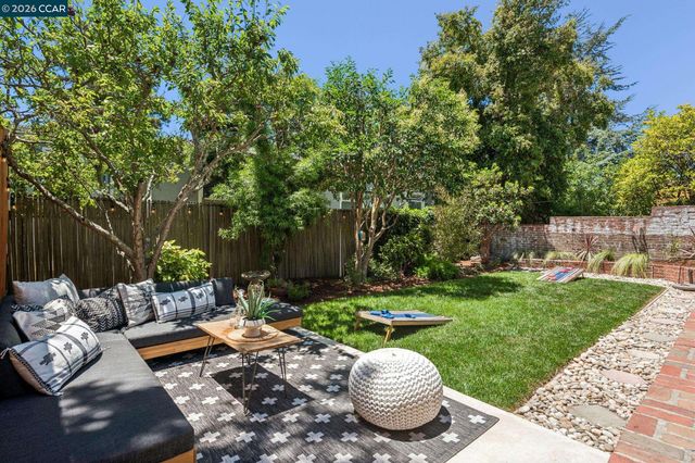 1917 Tiffin Rd, Oakland, CA 94602