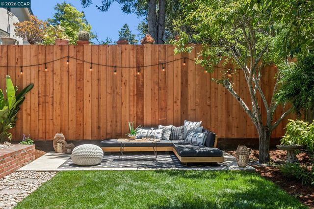 1917 Tiffin Rd, Oakland, CA 94602