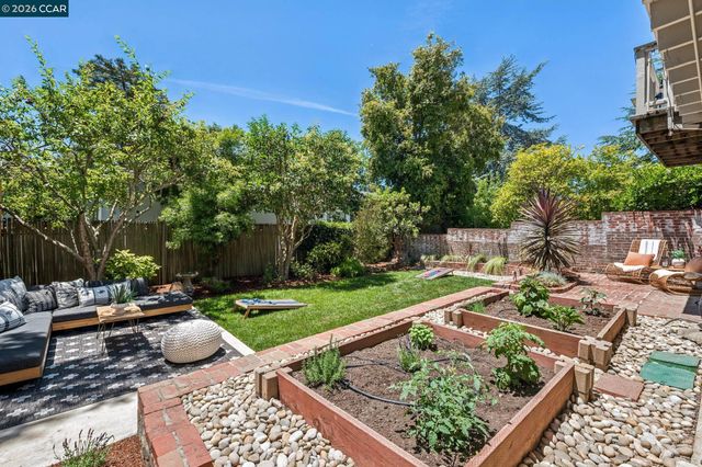 1917 Tiffin Rd, Oakland, CA 94602