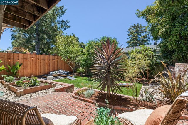 1917 Tiffin Rd, Oakland, CA 94602