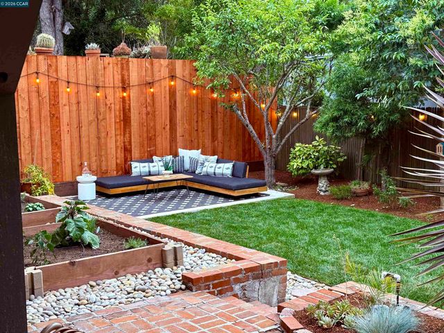 1917 Tiffin Rd, Oakland, CA 94602
