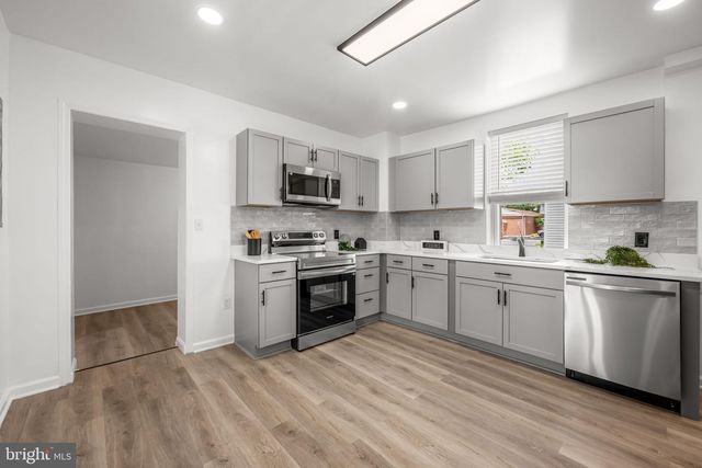 204 MACE AVE, Essex, MD 21221