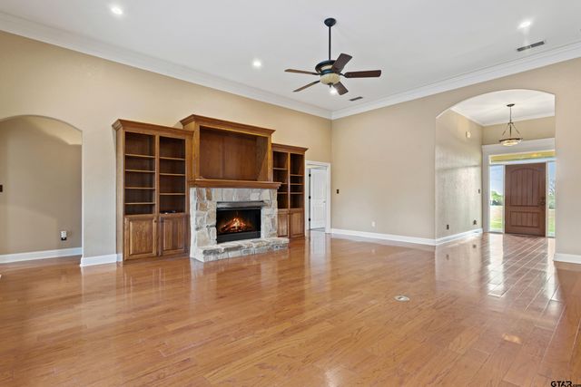 16551 Fox Run Ln, Lindale, TX 75771