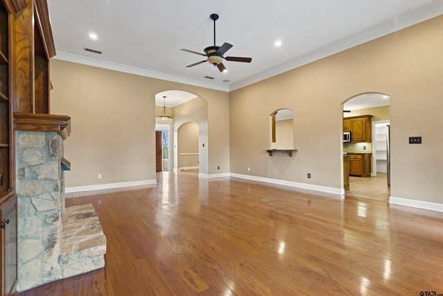 16551 Fox Run Ln, Lindale, TX 75771