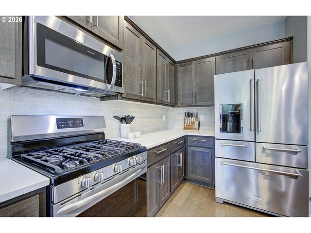 2050 Ne 41ST Ave, Camas, WA 98607