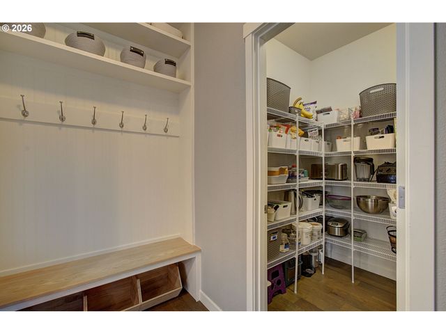 2050 Ne 41ST Ave, Camas, WA 98607