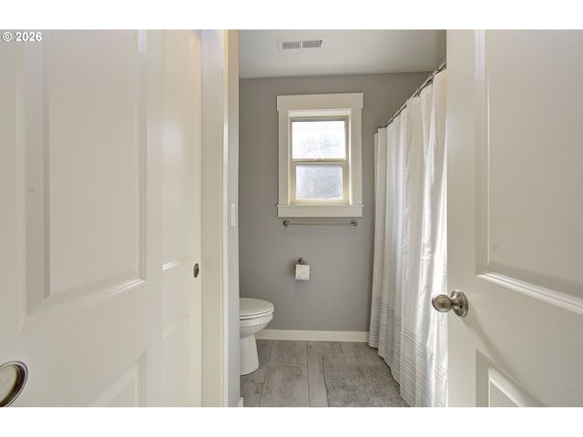 2050 Ne 41ST Ave, Camas, WA 98607
