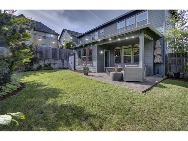 2050 Ne 41ST Ave, Camas, WA 98607