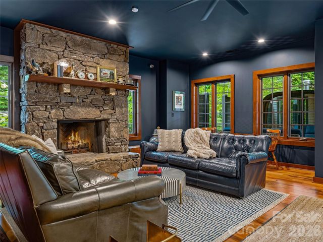 907 Kells Blue Court, Biltmore Lake, NC 28715