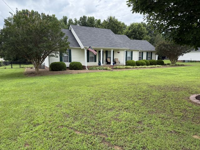 28 Long Meadow Dr, Fayetteville, TN 37334