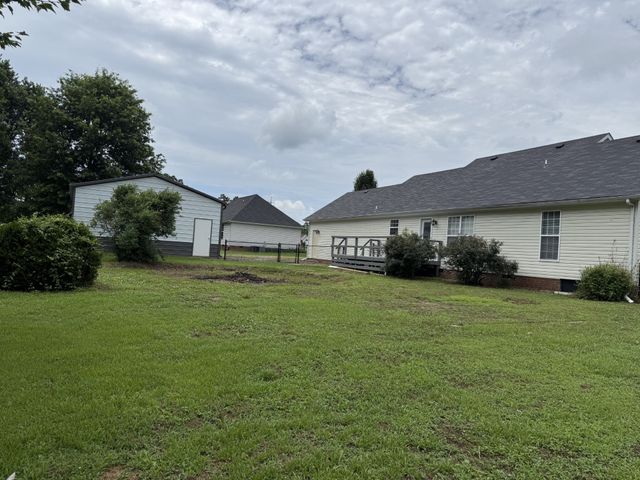 28 Long Meadow Dr, Fayetteville, TN 37334