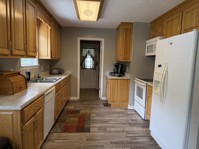 28 Long Meadow Dr, Fayetteville, TN 37334
