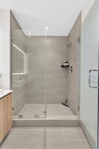 2960 NE 207 Street 810, Aventura, FL 33180