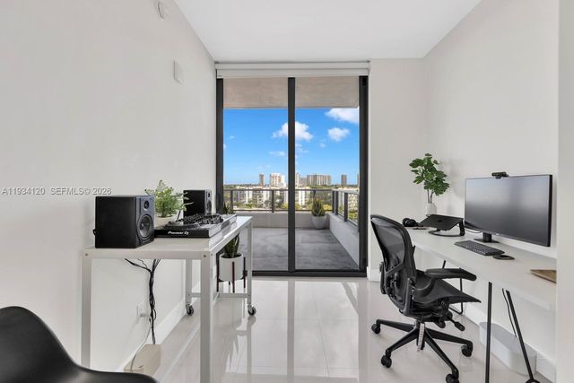 2960 NE 207 Street 810, Aventura, FL 33180