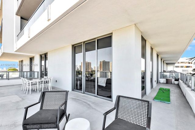 2960 NE 207 Street 810, Aventura, FL 33180
