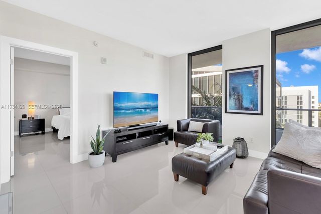 2960 NE 207 Street 810, Aventura, FL 33180