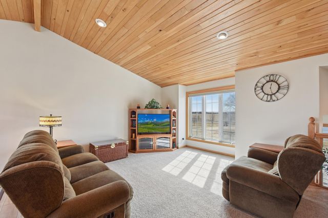 696 Buttercup Court, Hudson, WI 54016