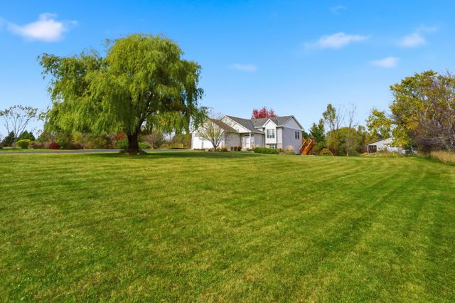 696 Buttercup Court, Hudson, WI 54016