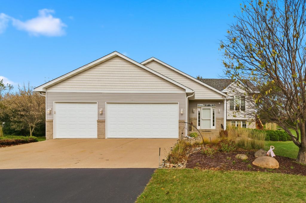 696 Buttercup Court, Hudson, WI 54016