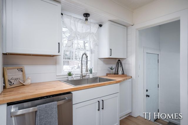 948 Becker Road, Muskegon Twp, MI 49445