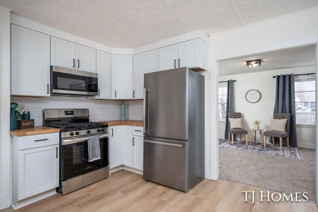 948 Becker Road, Muskegon Twp, MI 49445