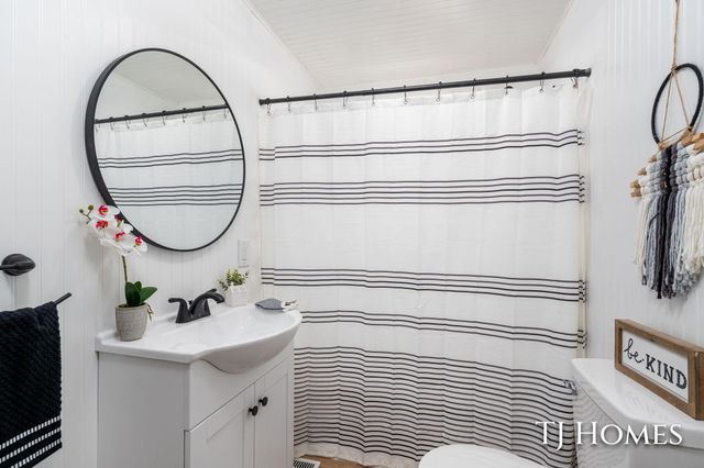 948 Becker Road, Muskegon Twp, MI 49445