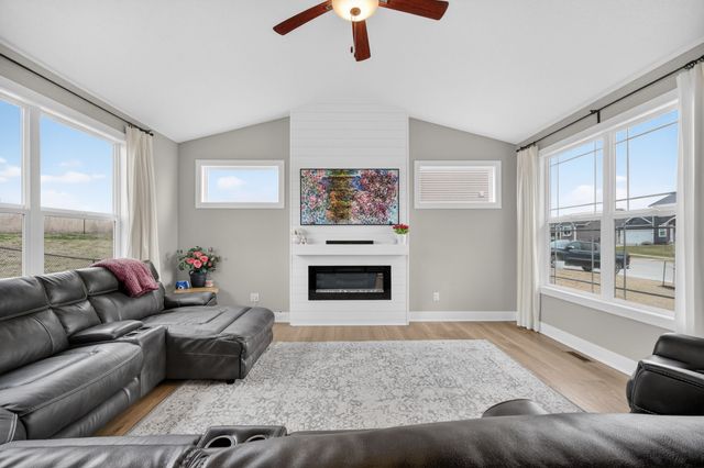 1804 E Euclid Avenue, Indianola, IA 50125