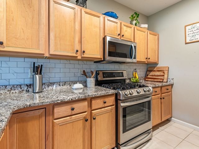 102 Lordvale Blvd 102, Grafton, MA 01536