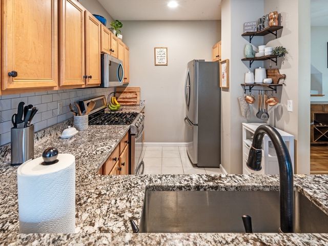102 Lordvale Blvd 102, Grafton, MA 01536